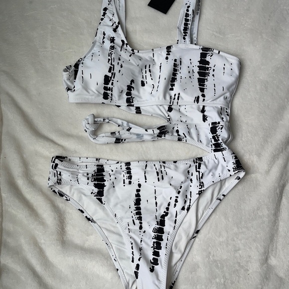 Be Wicked cut out swim suit - Picture 4 of 7
